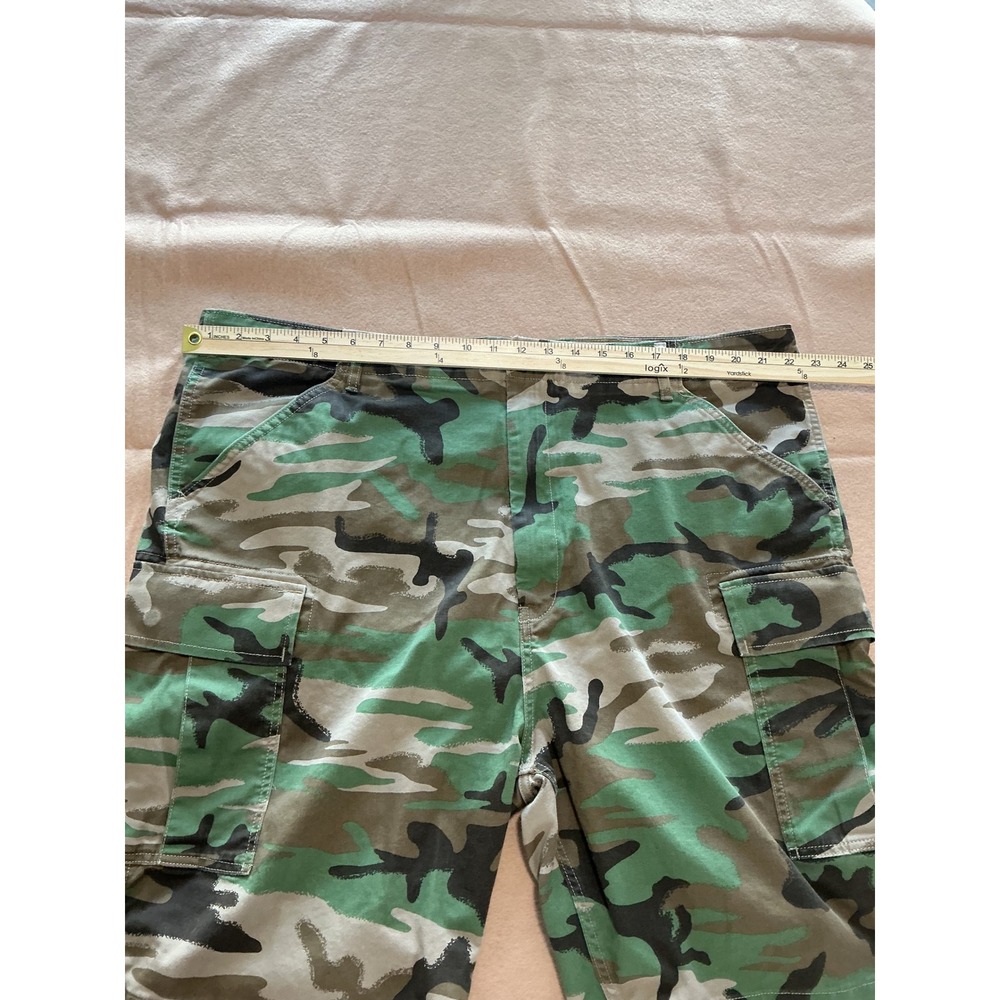Levi Strauss & Co Mens Big & Tall Camo Cargo Shorts Woodland Camouflage Size 44 - Picture 2 of 6
